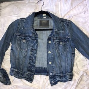 Cropped Levi’s Jean Jacket